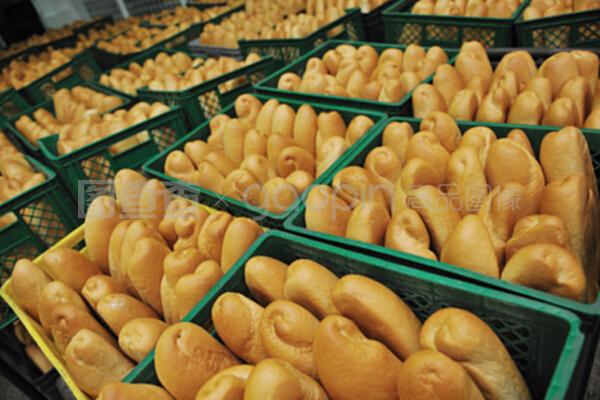 从面团到出仓 面包工厂如何把食品安全烤进每一只面包